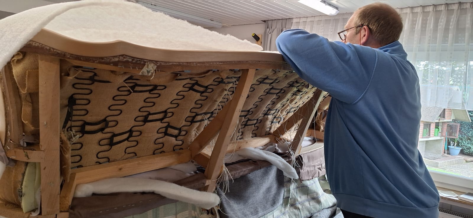 Polstermöbel während der Aufarbeitung